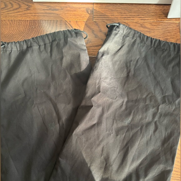 Givenchy Black Logo Slides - Picture 4 of 12